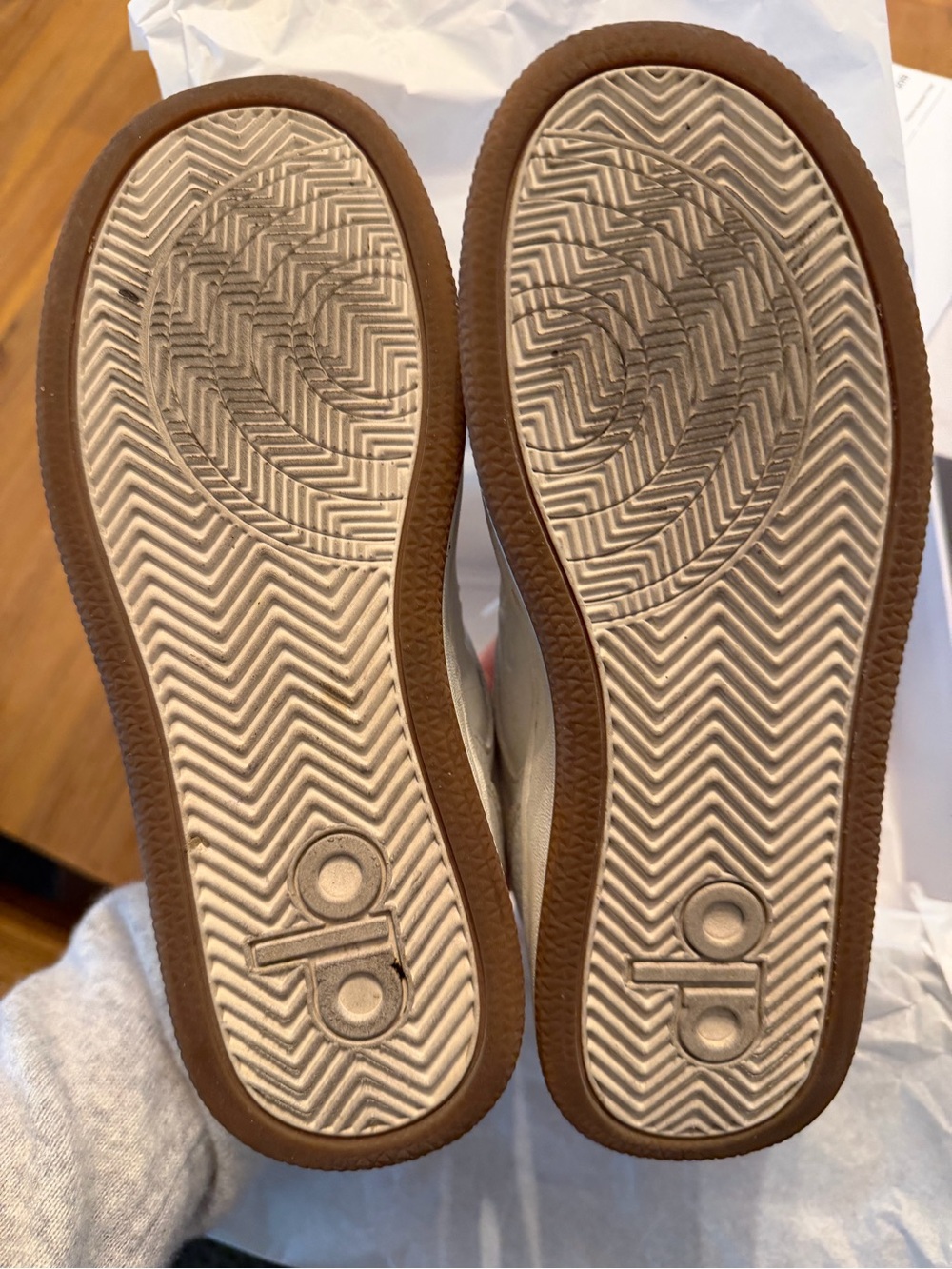 ALO Yoga Natural White Sneakers with Gum Sole - Picture 7 of 7